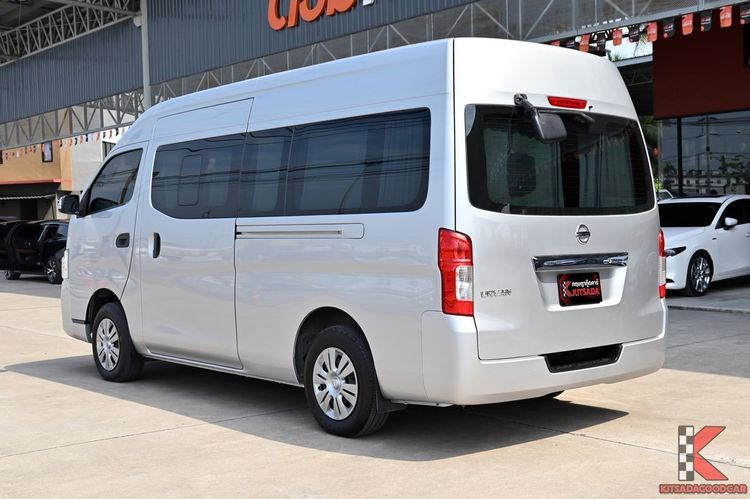 Nissan Urvan 2021 2.5 NV350 Van ดีเซล ไม่ติดแก๊ส เกียร์ธรรมดา บรอนซ์เงิน รูปที่ 3