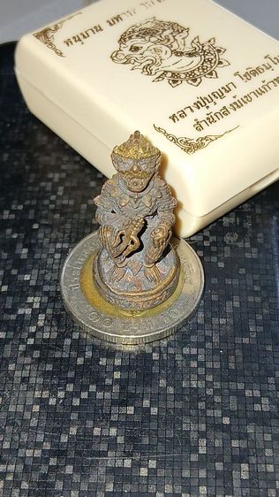 รูปหล่อหนุมาน หลวงปู่ บุญมา ปี 64 พร้อมกล่อง เดิม รูปที่ 8