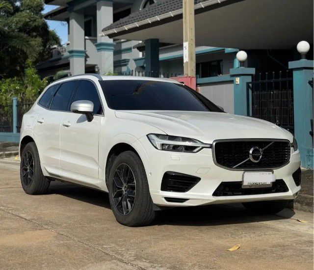 รถ Volvo XC60 2.0 T8 Plug-in Hybrid AWD สี ขาว