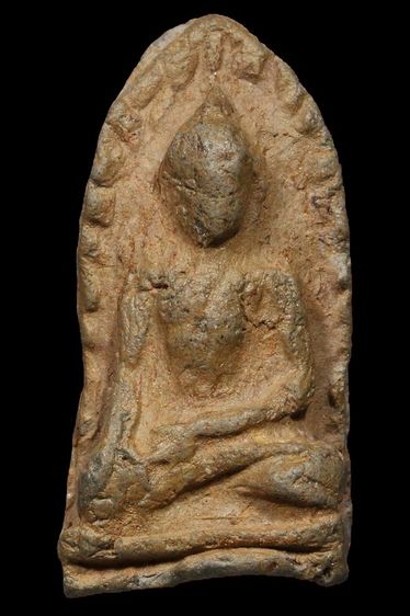 พระเนื้อดินเก่าฐาน9 มิล สูง 2 ซ.ม BB 233