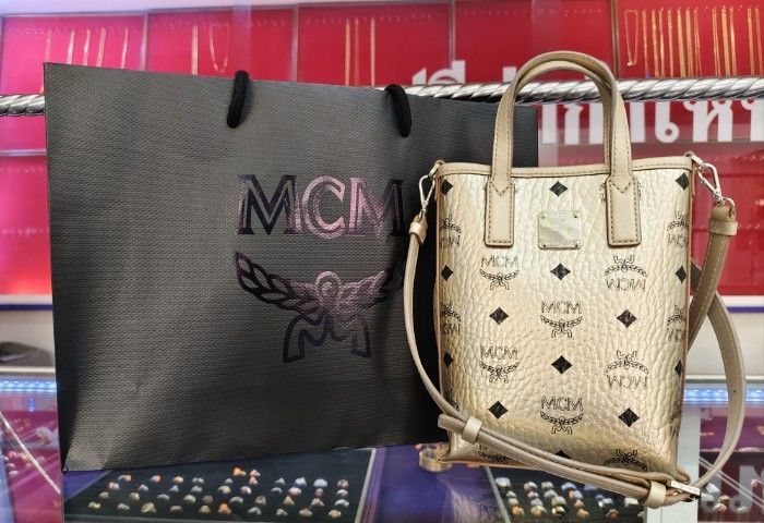MCM Essential Crossbody Bag มือสอง รูปที่ 11
