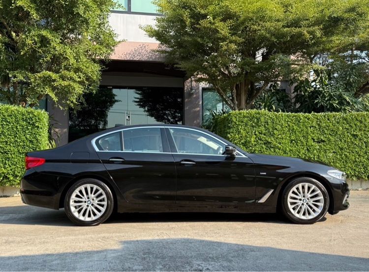 BMW Series 5 2018 520d Sedan ดีเซล ไม่ติดแก๊ส เกียร์อัตโนมัติ ดำ รูปที่ 2