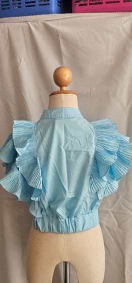 เสื้อครอปผญ.สีฟ้า มือ1 แขนระบาย น่ารัก สีหวาน แม่ค้าเน้นขายเร็ว เคลียบ้านค่ะ รูปที่ 3