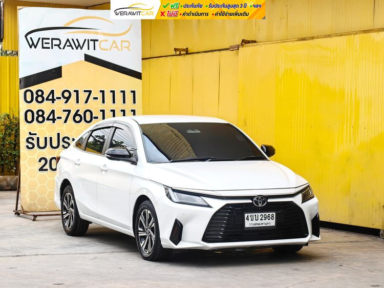 รถ Toyota Yaris ATIV 1.2 Premium Luxury สี ขาว