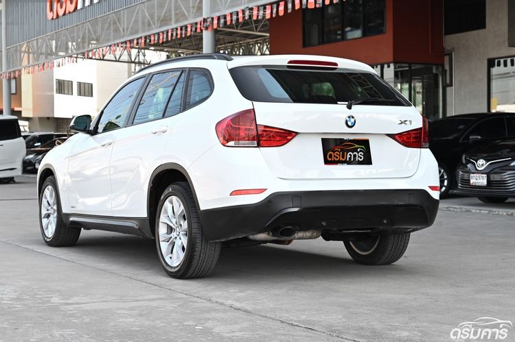 BMW X1 2013 2.0 sDrive18i Sport Utility-car เบนซิน ไม่ติดแก๊ส เกียร์อัตโนมัติ ขาว รูปที่ 3