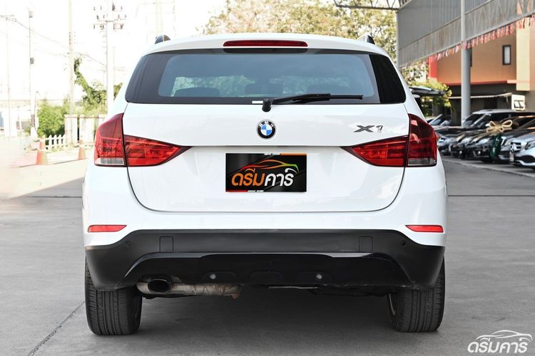 BMW X1 2013 2.0 sDrive18i Sport Utility-car เบนซิน ไม่ติดแก๊ส เกียร์อัตโนมัติ ขาว รูปที่ 4