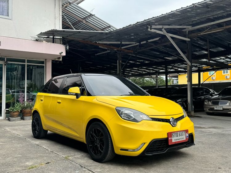 รถ MG MG3 1.5 D สี เหลือง