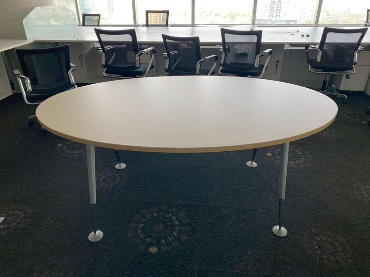 โต๊ะประชุม 6 ที่นั่ง รูปทรงวงรี ขาเหล็ก สีน้ำตาลอ่อน  รูปที่ 6