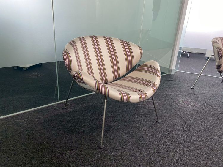 เก้าอี้รับเเขก ขาเหล็ก เบาะผ้า สีครีม รูปที่ 5