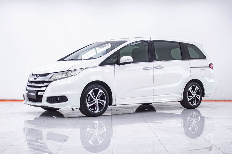 รถ Honda Odyssey 2.4 EL สี ขาว