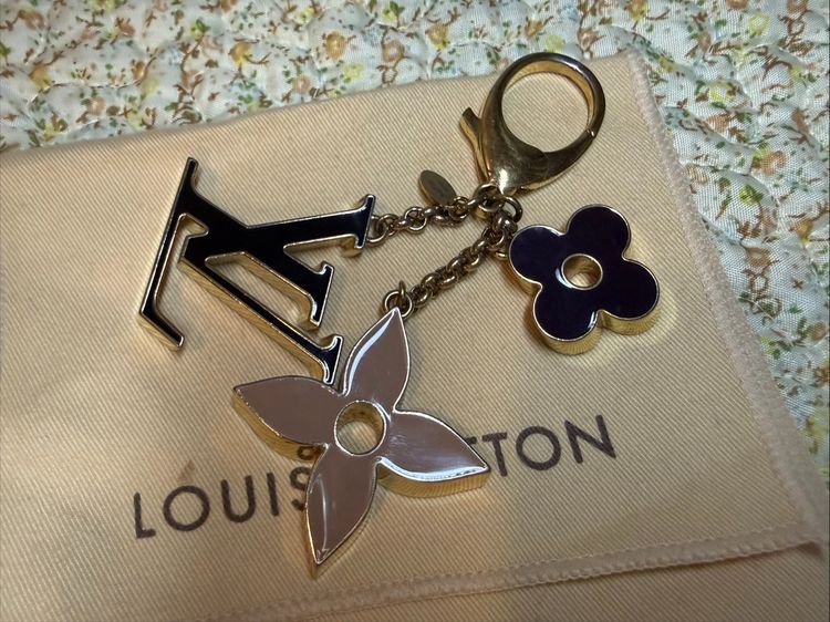 พวงกุญแจ LV ของแท้มือสอง Fleur De Monogram Key Chain ในชอปเกือบ2หมื่น หายากมากสภาพสวยใหม่   รูปที่ 5