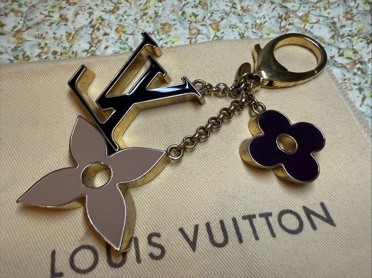 พวงกุญแจ LV ของแท้มือสอง Fleur De Monogram Key Chain ในชอปเกือบ2หมื่น หายากมากสภาพสวยใหม่   รูปที่ 3