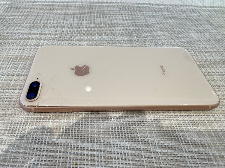 iPhone 8 Plus 64 ฝาหลังแตก รูปที่ 3