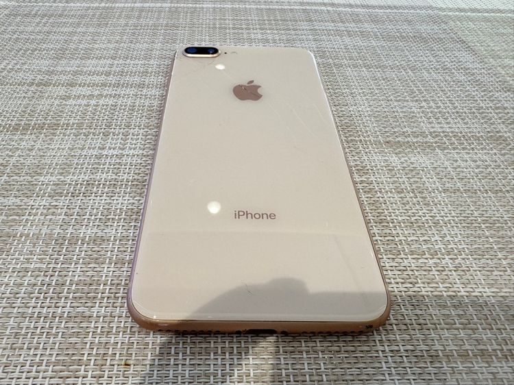 iPhone 8 Plus 64 ฝาหลังแตก รูปที่ 2