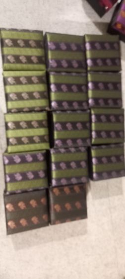 ชุดเนคไทผ้าไหมแท้  บรรจุในกล่องผ้าไหมสวยหรู เนคไท 1 เส้น ขนาด 8×150 ซม กิ๊ฟหนีบ กระดุม 2 เม็ด ผ้าเช็ดหน้าจัตุรัส1ผืน รูปที่ 7