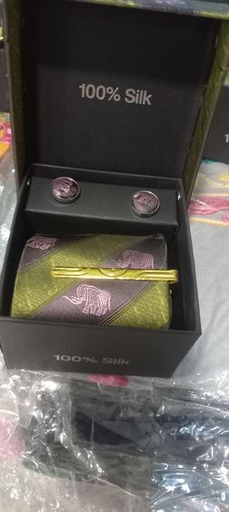 ชุดเนคไทผ้าไหมแท้  บรรจุในกล่องผ้าไหมสวยหรู เนคไท 1 เส้น ขนาด 8×150 ซม กิ๊ฟหนีบ กระดุม 2 เม็ด ผ้าเช็ดหน้าจัตุรัส1ผืน รูปที่ 17