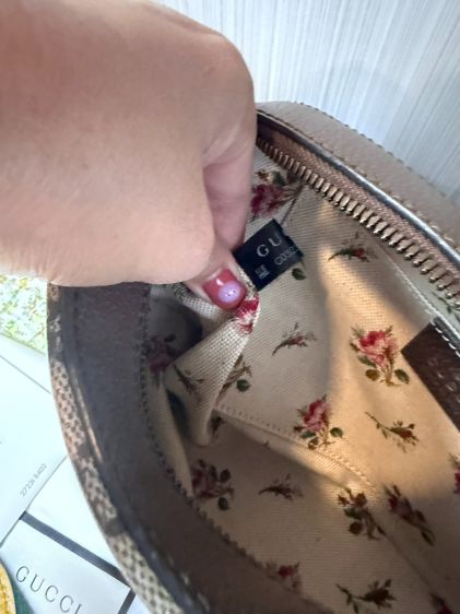 Gucci Supreme messenger Bag มือสองสภาพสวย ลิ้นตึงแข็ง Used Like New รูปที่ 4
