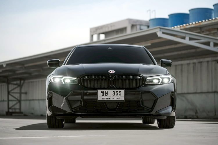 BMW Series 3 2022 330e Sedan ปลั๊กอินไฮบริด (PHEV) ไม่ติดแก๊ส เกียร์อัตโนมัติ ดำ รูปที่ 2