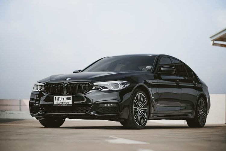 รถ BMW Series 5 530e สี ดำ