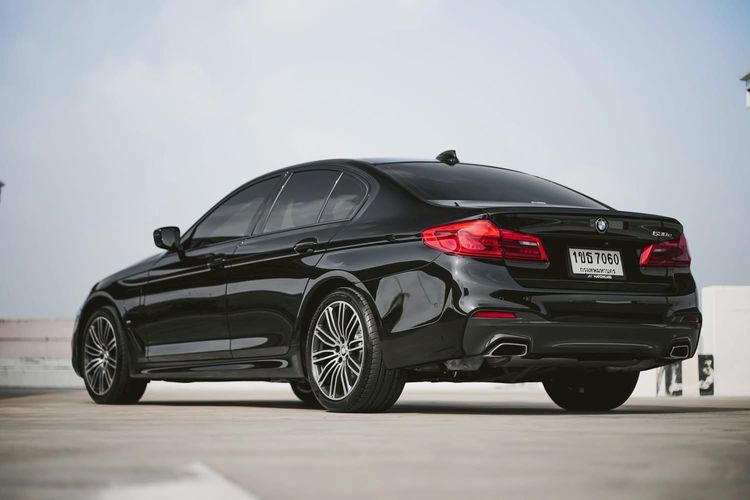 BMW Series 5 2019 530e Sedan ปลั๊กอินไฮบริด (PHEV) ไม่ติดแก๊ส เกียร์อัตโนมัติ ดำ รูปที่ 4