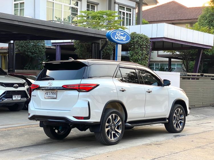Toyota Fortuner 2023 2.4 Legender Black Top Utility-car ดีเซล ไม่ติดแก๊ส เกียร์อัตโนมัติ ขาว รูปที่ 4