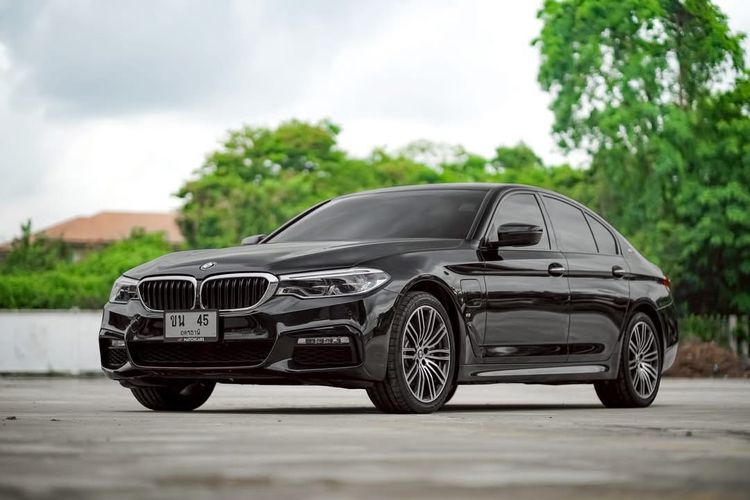 BMW Series 5 2018 530e Sedan ปลั๊กอินไฮบริด (PHEV) ไม่ติดแก๊ส เกียร์อัตโนมัติ ดำ