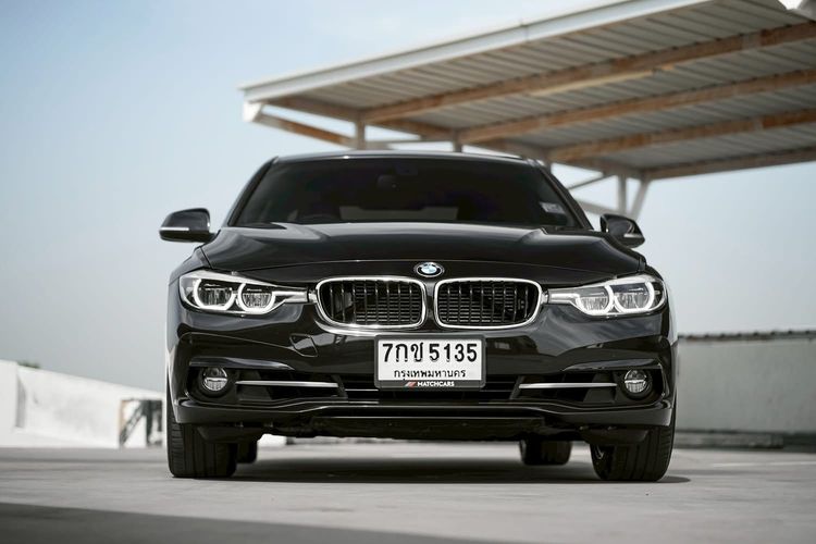 BMW Series 3 2017 330e Sedan ปลั๊กอินไฮบริด (PHEV) ไม่ติดแก๊ส เกียร์อัตโนมัติ ดำ รูปที่ 2