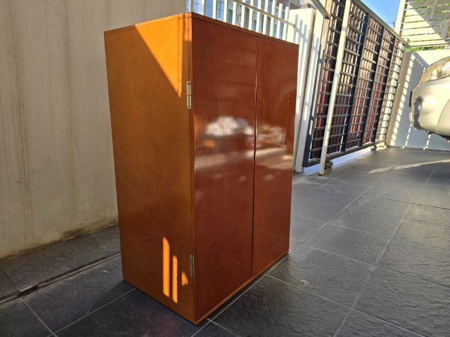 ตู้ไม้มือสอง งานสีHIGH GLOSS สินค้านำเข้า
ขนาด กว้าง 60CM สูง 90CM ลึก 40CM
ราคา 900 บาท รูปที่ 3