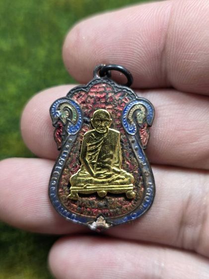 พระเหรียญหลวงปู่เอี่ยมลงยาหน้ากากสีทองเก่า