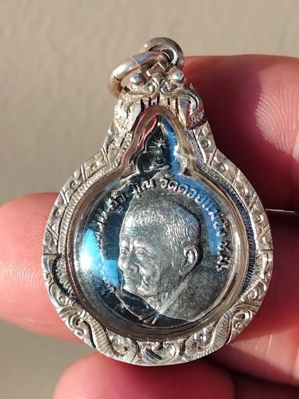 เหรียญกลมเล็กเมตตา เนื้อเงิน รุ่นทำบุญอายุ 60 ปี พระราชวินยาภรณ์ หลวงปู่แหวน สุจิณฺโณ วัดดอยแม่ปั๋งอ.พร้าว จ.เชียงใหม่ ปี พศ.2520 จัดสร้างเน รูปที่ 4