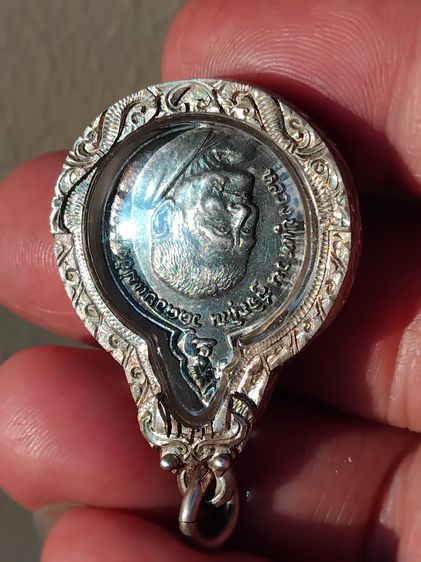 เหรียญกลมเล็กเมตตา เนื้อเงิน รุ่นทำบุญอายุ 60 ปี พระราชวินยาภรณ์ หลวงปู่แหวน สุจิณฺโณ วัดดอยแม่ปั๋งอ.พร้าว จ.เชียงใหม่ ปี พศ.2520 จัดสร้างเน รูปที่ 5