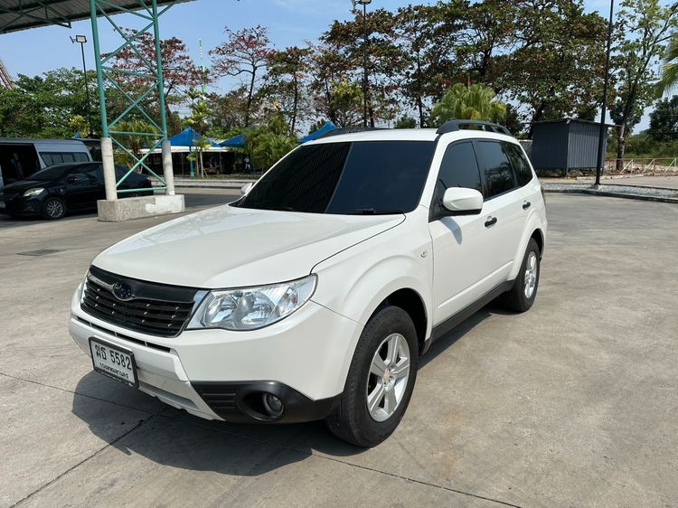 รถ Subaru Forester 2.0 X 4WD สี ขาว