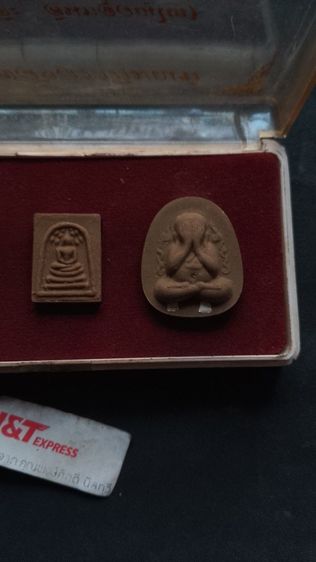 หลวงปู๋โต๊ะวัดประดู่ฉิมพลียกชุด1กล่อง3องค์พระสวยมากอยู่ในกล่องอย่างดีพระบ้านพึ่งได้มากล่องเก่าตามกาลเวลาแบบนี้หายาก รูปที่ 6