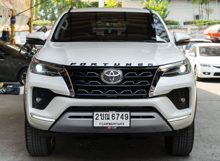 รถ Toyota Fortuner 2.4 G สี ขาว