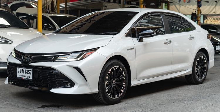 Toyota Altis 2022 1.8 Hybrid GR Sport Sedan ไฮบริด ไม่ติดแก๊ส เกียร์อัตโนมัติ ขาว รูปที่ 2
