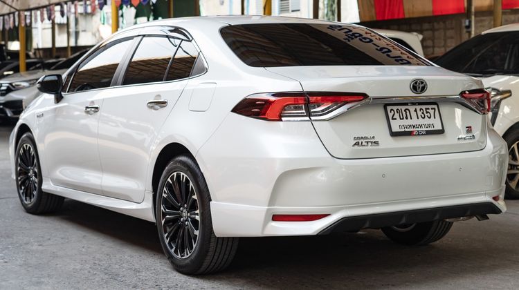 Toyota Altis 2022 1.8 Hybrid GR Sport Sedan ไฮบริด ไม่ติดแก๊ส เกียร์อัตโนมัติ ขาว รูปที่ 3