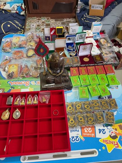 หลวงปู่ศิลา สิริจันโท พระเครื่องราคายกชุด