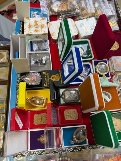 หลวงปู่ศิลา สิริจันโท พระเครื่องราคายกชุด รูปที่ 11