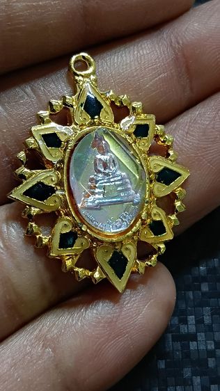 ล็อกเก็ตเนื้อเงินกะไหล่ทอง หลวงพ่อโสธร เก่า รูปที่ 3