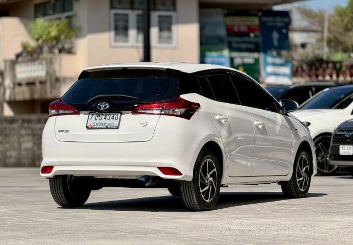 Toyota Yaris 2018 1.2 J เบนซิน เกียร์อัตโนมัติ ขาว รูปที่ 2