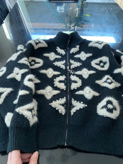 หลุยส์วิตตอง (ติดจองค่ะ)เสื้อไหมพรมอิตาลี ทอปักลาย3D  รูปที่ 4