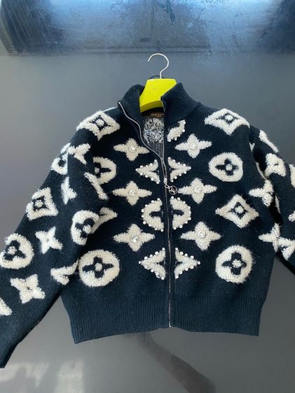 หลุยส์วิตตอง (ติดจองค่ะ)เสื้อไหมพรมอิตาลี ทอปักลาย3D  รูปที่ 3