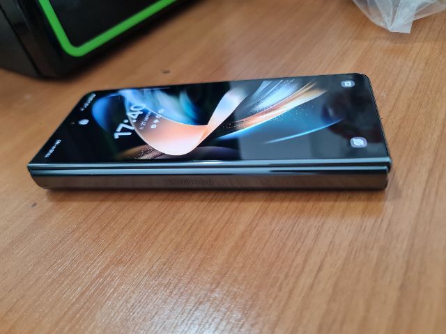 Z Fold 4 12(256 )สีฟ้าซื้อไปเหมือนเครื่องใหม่ เครื่องศูนย์หมดประกันซื้อเคลียสต๊อคมา เครื่องสภาพเหมือนแกะกล่อง แต่กล่องหายไปแล้วนัดรับได้ รูปที่ 3