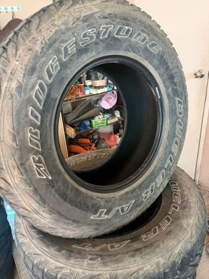 ขายยาง Bridgestone  AT ปี 20 ยาง 265-70 R16 สภาพสวย 3เส้น มีตำหนิ1เส้น ตาม2รูปสุดท้าย ใช้งานได้ปกติครับ