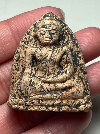 หลวงพ่อโตเนื้อดิน