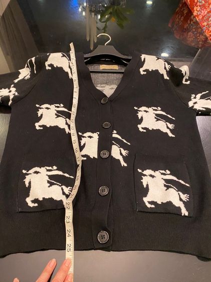 เบอร์เบอรึ่ (ติดจองค่ะ)คาร์ดิแกน สภาพใหม่เอี่ยม เนื้อผ้าดีมากค่ะ  รูปที่ 6