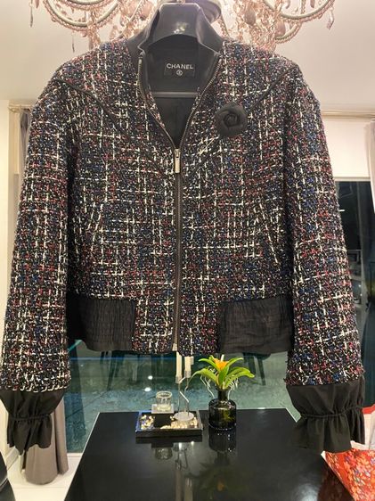 ชาแนล (ติดจองค่ะ)แจ๊กเกจ เนื้อผ้าทอทวีต  สภาพใหม่เอี่ยม 
