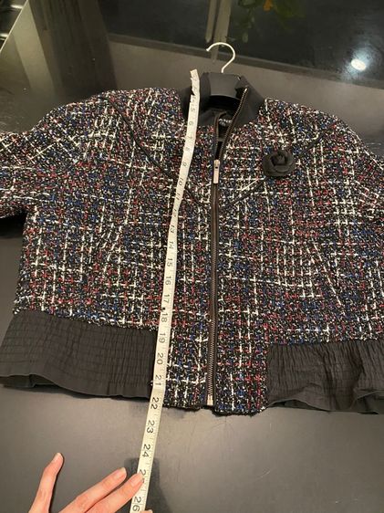 ชาแนล (ติดจองค่ะ)แจ๊กเกจ เนื้อผ้าทอทวีต  สภาพใหม่เอี่ยม  รูปที่ 13