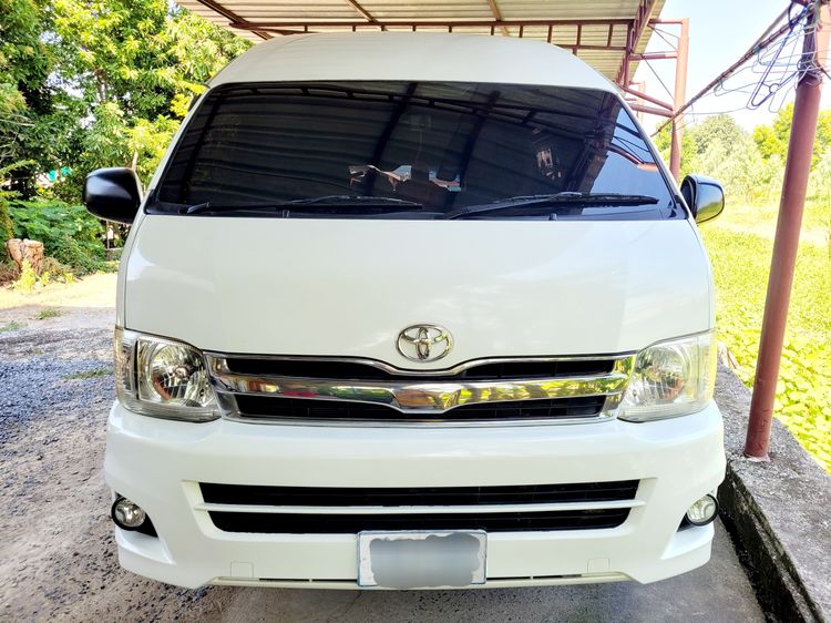 รถ Toyota Commuter 2.7 สี ขาว