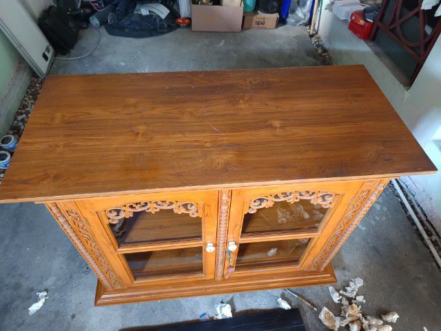 ตู้กระจกไม้สักทอง สภาพดี วางทีวีได้ ดูรายละเอียด รูปที่ 2